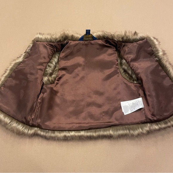 Girl’s Polo Ralph Lauren Faux Fur Vest Size 5 - Picture 9 of 13